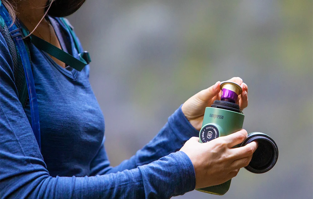 Proste czyszczenie i intuicyjna budowa zielonego ekspresu turystycznego WACACO Nanopresso.
